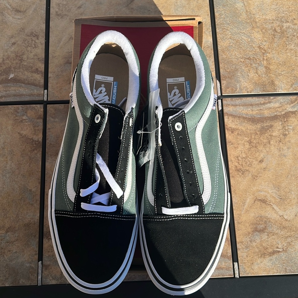 DS men’s Vans Old Skool pro size 13